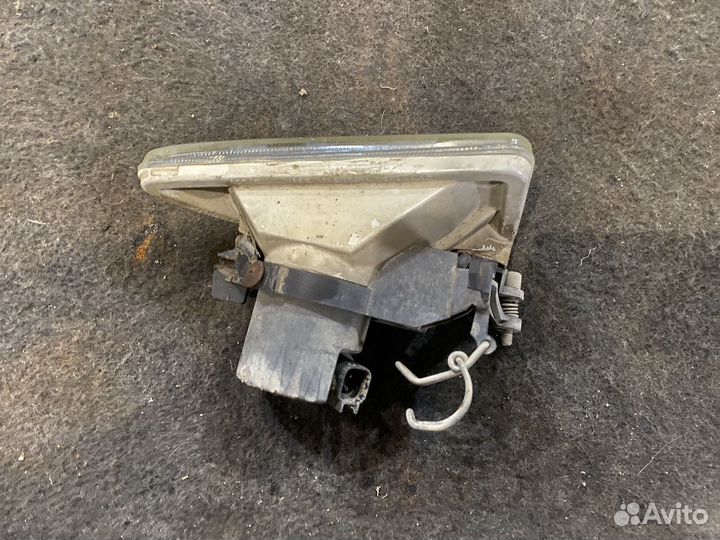 Левая противотуманка Ford Focus 1