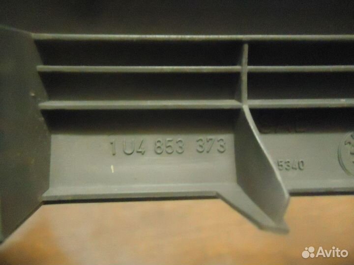 1U4853374 накладка порога правая Skoda Octavia I