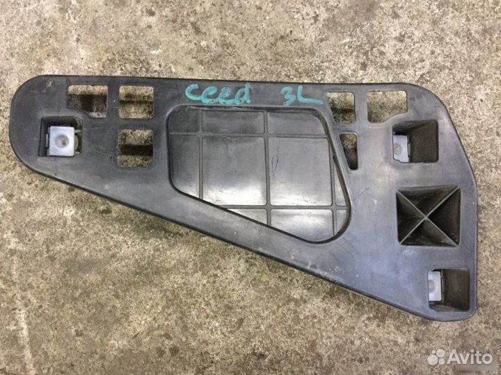 Направляющая заднего бампера левая Kia Ceed