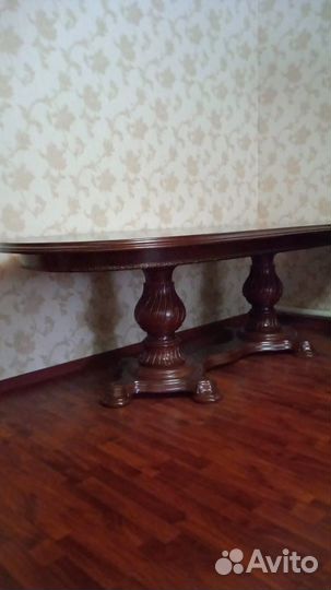 Стол обеденный и стулья