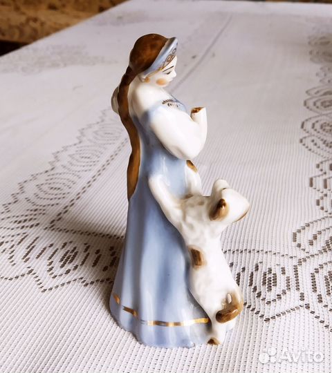 Статуэтка Царевна с яблоком Дефект без кисти