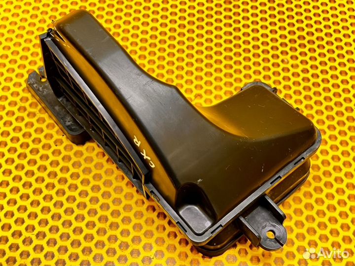 Воздухозаборник двигателя на передней панели Kia