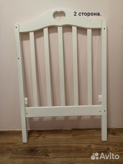 Детская кроватка с маятником и с матрасом)