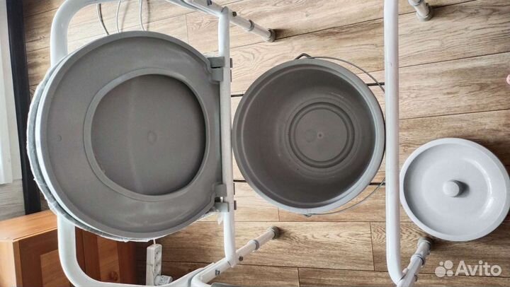 Стул послеоперационный или инвалидный