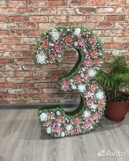 Цифра 3 с цветами