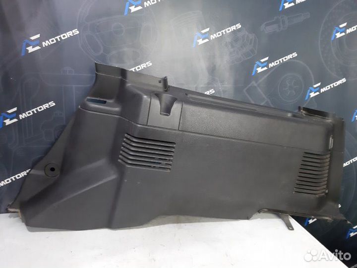 Обшивка багажника правая Lincoln Navigator U228