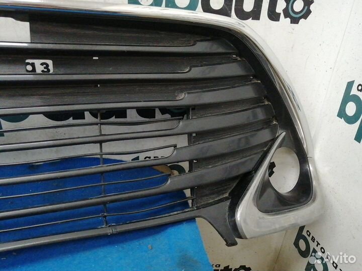 Решетка переднего бампера 53112-33160 Toyota Camry