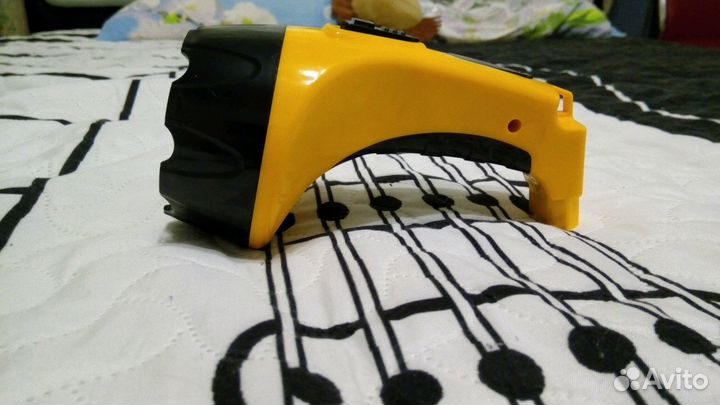 Продам аккумуляторный фонарь
