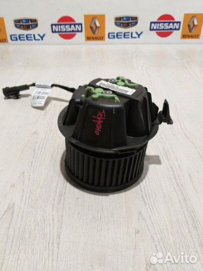 Вентилятор мотор печки отопителя Renault duster