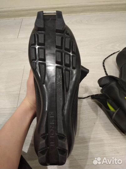 Лыжные ботинки