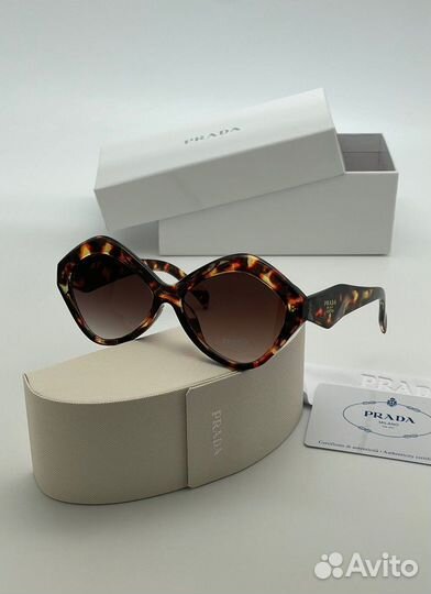 Солнцезащитные очки prada