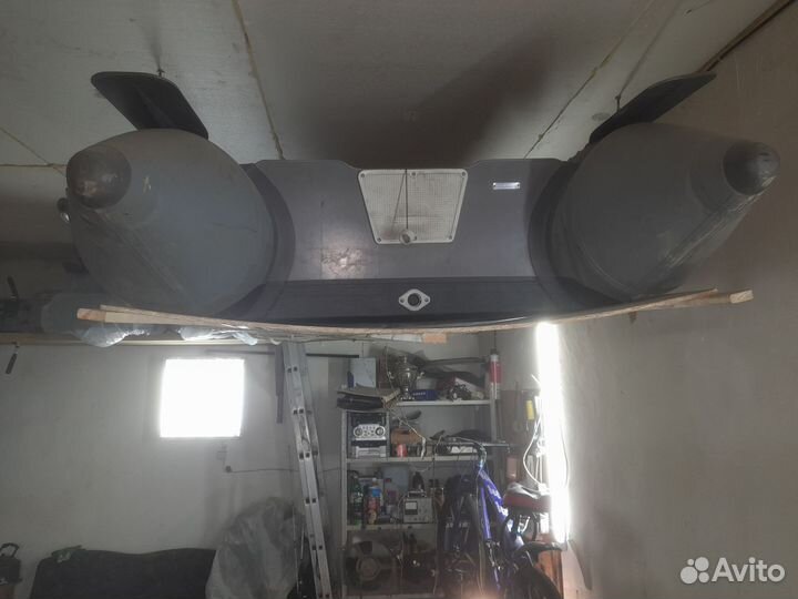 Надувные лодка Silverado 27t