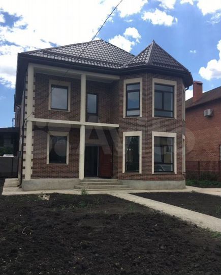 Дом 198 м² на участке 4 сот.