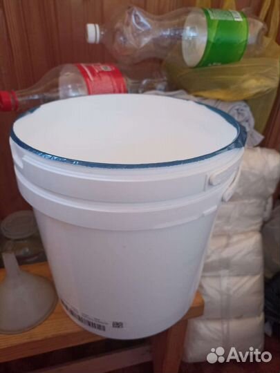 Ведро пластиковое с крышкой