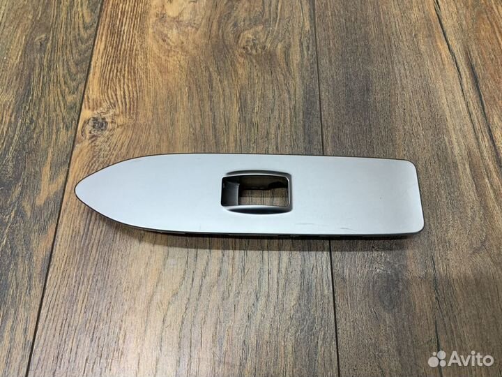 Mitsubishi Pajero Накладка обшивки двери