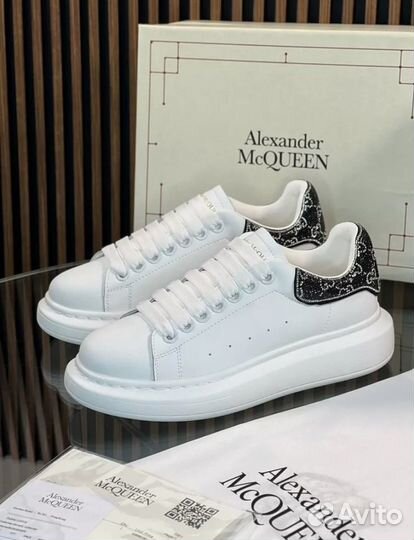 Кеды Alexander McQueen со стразами женские