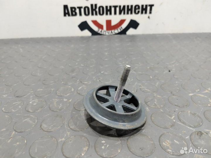 Болт крепления запасного колеса Kia Venga G4FA