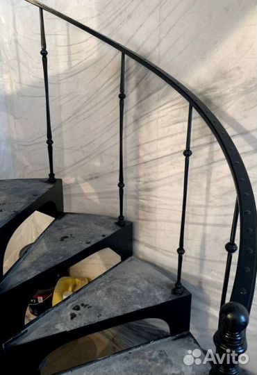 Прямая лестница на металлокаркасе