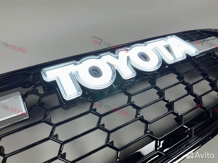 Решетка радиатора Toyota Land Cruiser 200 Y2636