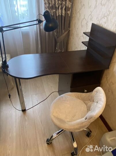 Кресло для мастера маникюра