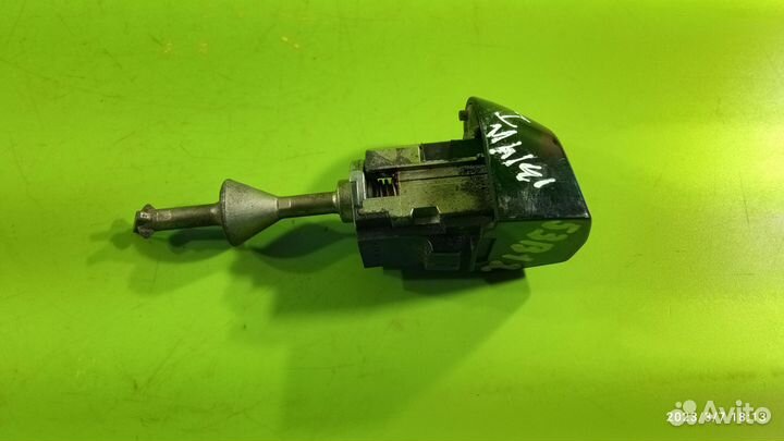 Вставка замка двери для BMW Е81