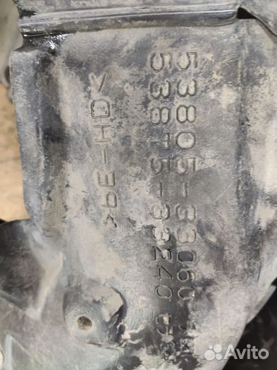 Подкрылок передний правый Toyota Camry 70