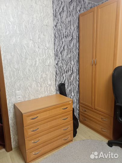 Комод, шкаф, стол с полками, кровать