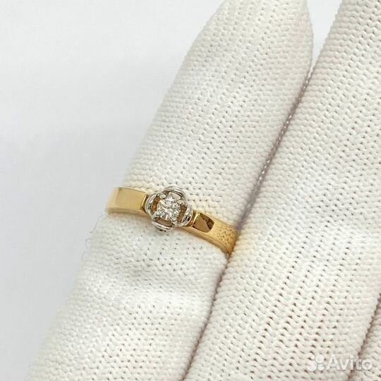 Золотое кольцо с бриллиантом 15,5р