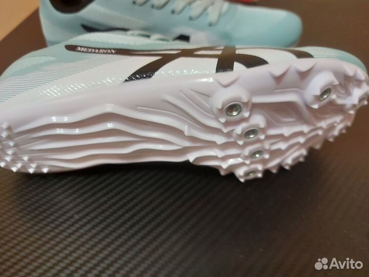 Бутсы с железными шипами 38