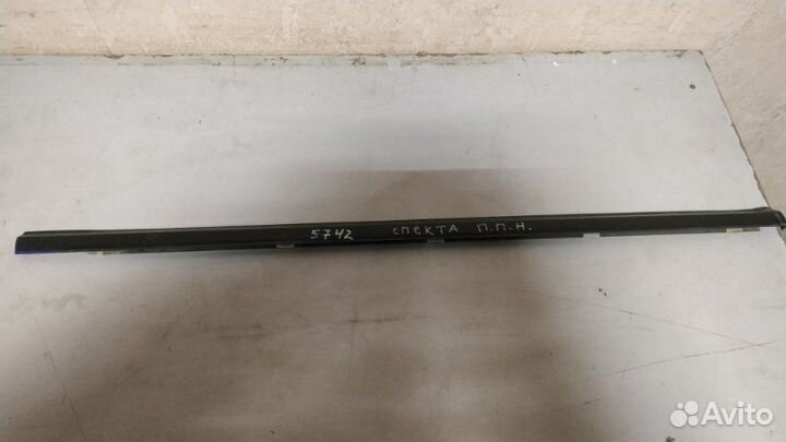 Уплотнитель стекла двери передний правый Kia