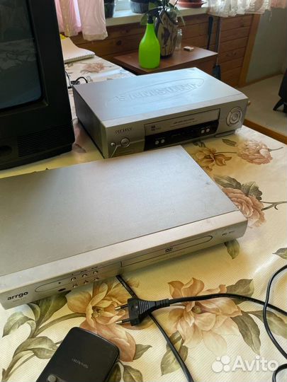 Видеомагнитофон, телевизор sharp, кассеты