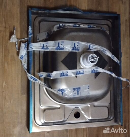 Мойка для кухни металлическая