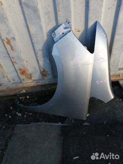 Крыло переднее левое Nissan Serena C25