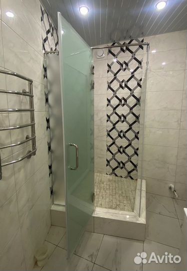 Душевая кабинка угловая