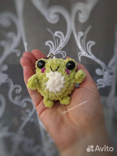 Брелок Лягушка. Вязаные игрушки