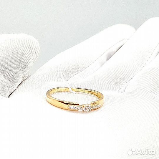 Золотое кольцо с фианитом 19р