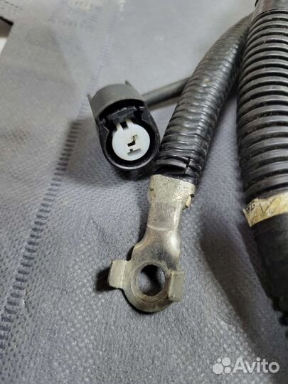 Плюсовая клема акб Outlander 3 2012