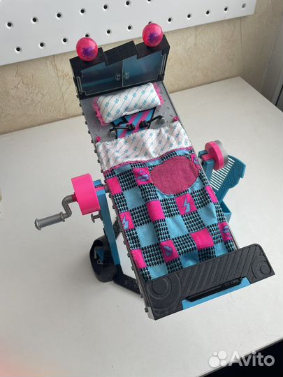 Кровать зеркало френки штейн монстер хай