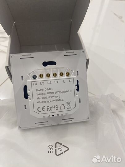 Умный выключатель WiFi Tuya сенсорный