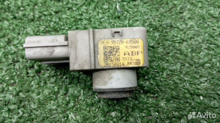 Датчик парктроника Kia Carnival Передний