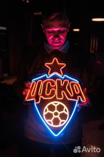 Неоновая вывеска с подвесом