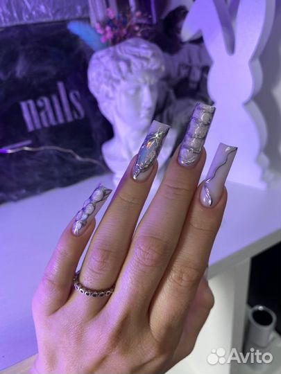 Модель на наращивание ногтей