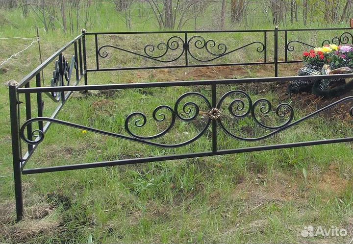 Оградки на кладбище