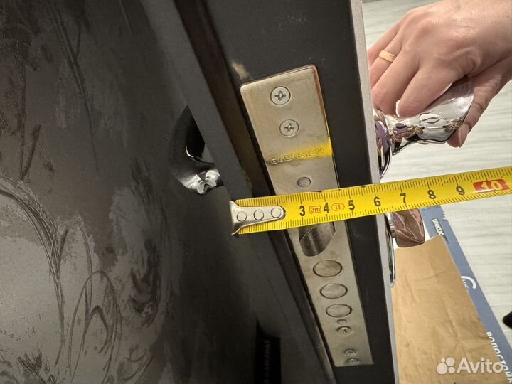 Дверь входная металлическая б/у