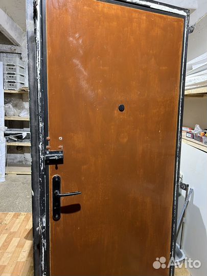 Дверь входная металлическая б/у 860 левая