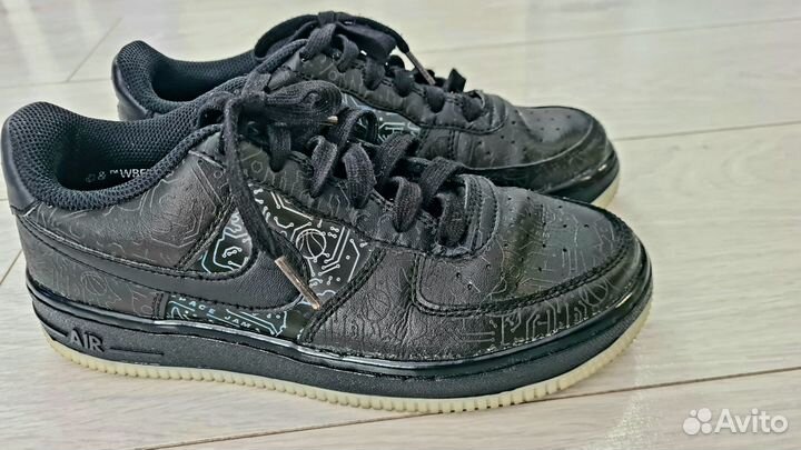 Кроссовки Nike оригинал (светится полошва)