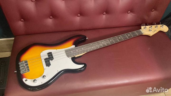 Бас гитара новая санбёрст