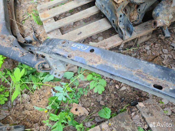 Усилитель бампера передний Toyota Corolla E150 1.6