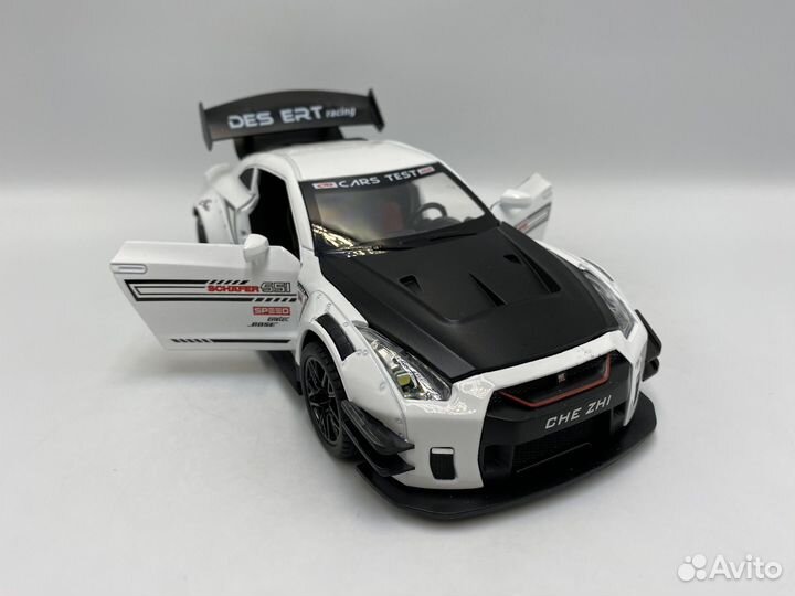 Модель автомобиля Nissan GT-R R35 Металл 1:24