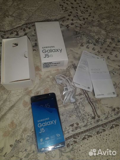 Телефон Samsung j5